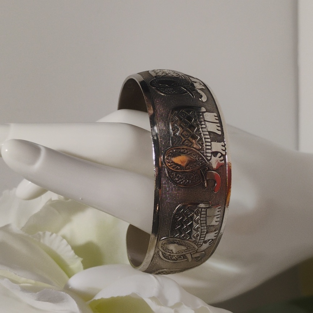 Elephant Cuff With Box And Dust cloth